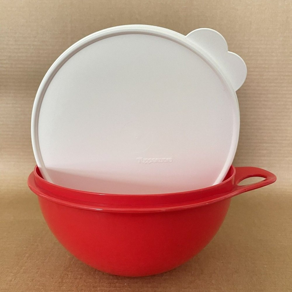 Tupperware Thatsa Jr. Bowl in Chili  NWOT